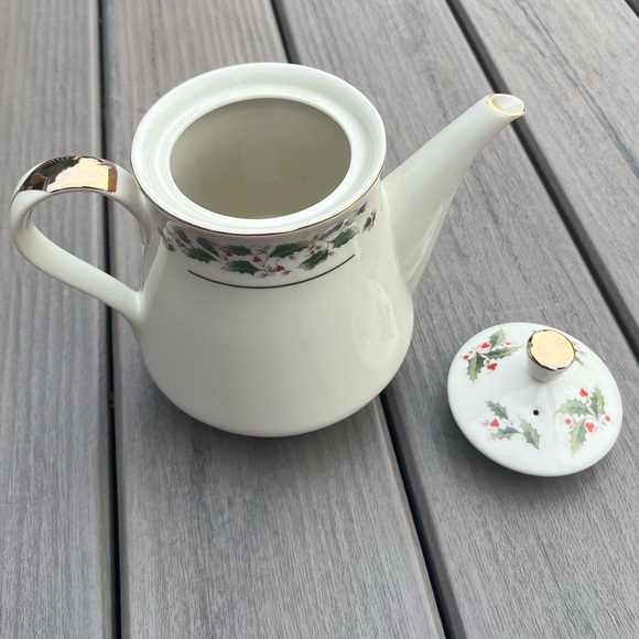 Vintage; Caldor; Porcelain Ware; Coffee Pot; Holiday Holly Leaf Design; In Box - Picture 2 of 10